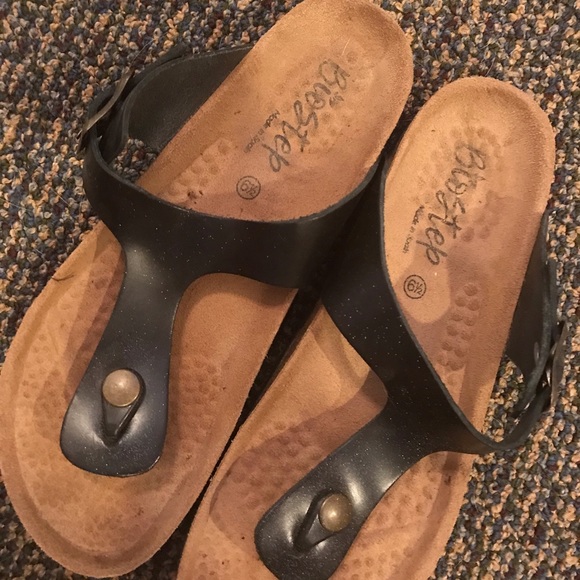 Sandals. - Picture 5 of 7